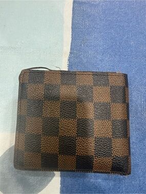 Men's Louis Vuitton Checkered Brown Bifold Wallet - Classic Two-Tone Style